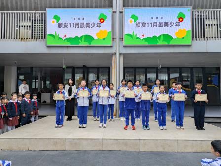 坚守交通安全，关爱生命旅程 ——翠北实验小学举行主题升旗仪式（第十四周）