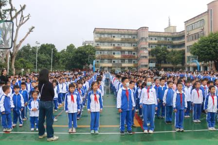 学宪崇法守初心，法治精神护成长——罗芳小学举行宪法宣传周启动仪式