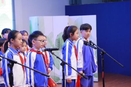 “宪”入童真 “法”育未来——深圳市仙桐实验小学举行宪法日主题升旗仪式及主题中队课