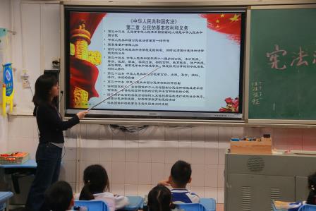 学宪崇法守初心，法治精神护成长——罗芳小学举行宪法宣传周启动仪式