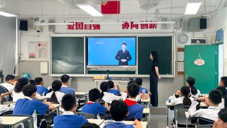 弘扬宪法精神，筑牢成长基石 ——翠园文锦中学开展“宪法进校园”主题班会活动