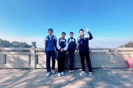学生：想爬梧桐山。老师：下午就去！