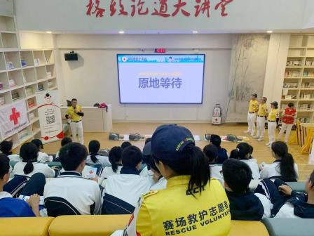 深北莫附属布心中学联合多方开展青少年急救技能专项培训