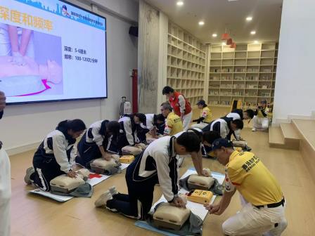深北莫附属布心中学联合多方开展青少年急救技能专项培训