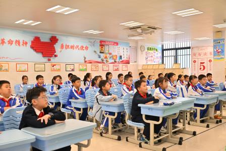点燃创新火花，探索科学奇妙 ——深圳市翠北实验小学第17周主题班会