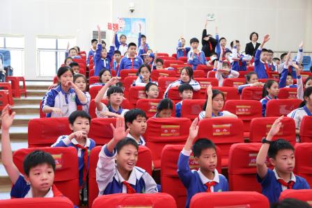 开卷同沐书香·幸福浸润心田 ——向西小学第七届校园幸福阅读节精彩纷呈