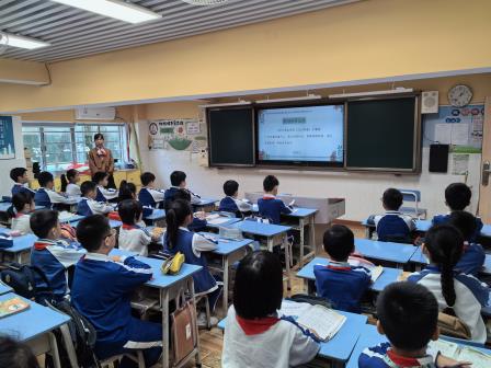 守道德底线，筑法治长城——侨香实验学校安全文明晨课主题月活动第十讲