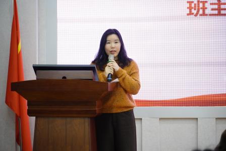 经验共享促成长凝心聚力谱新篇——凤光小学召开班主任经验交流分享会