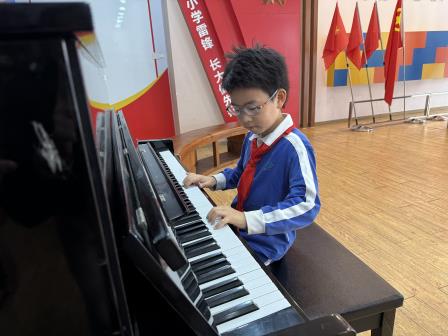 冬日暖音，童心飞扬 ——罗湖小学雷锋园第三期“校园好声音”温情上演