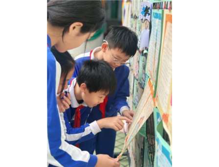 “书韵传声 阅见成长” ——六年级成功举办“我最喜爱的一本书”主题演讲会
