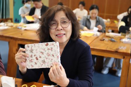 指尖生花，篮载温情 ——星园学校2025年秋季学期工会迎元旦手工编织活动