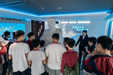 水韵承初心 妙手创净界 —— 华美外国语学校粤海水务研学解锁 “治水密码”