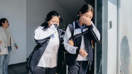 筑牢安全防线，守护校园平安 ——华美外国语学校2025年秋季学期消防地震应急疏散演练