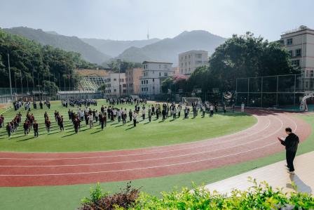 筑牢安全防线，守护校园平安 ——华美外国语学校2025年秋季学期消防地震应急疏散演练