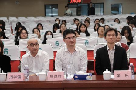 名师引领深耕课堂，教育智慧启迪未来——韩山师范学院2025年秋季学期汉语言文学专业实习生见习观摩暨广东省陈荪名教师工作室、广东省赵红燕名班主任工作室联合研修活动