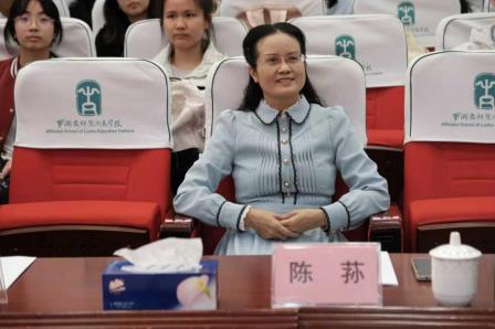 名师引领深耕课堂，教育智慧启迪未来——韩山师范学院2025年秋季学期汉语言文学专业实习生见习观摩暨广东省陈荪名教师工作室、广东省赵红燕名班主任工作室联合研修活动