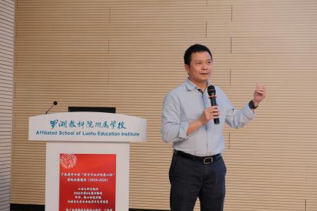 名师引领深耕课堂，教育智慧启迪未来——韩山师范学院2025年秋季学期汉语言文学专业实习生见习观摩暨广东省陈荪名教师工作室、广东省赵红燕名班主任工作室联合研修活动