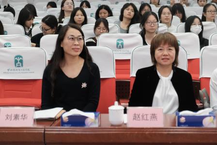 名师引领深耕课堂，教育智慧启迪未来——韩山师范学院2025年秋季学期汉语言文学专业实习生见习观摩暨广东省陈荪名教师工作室、广东省赵红燕名班主任工作室联合研修活动
