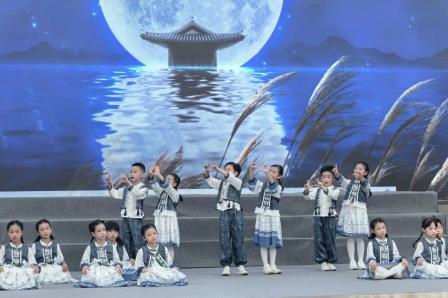 诗画茶俑绘盛唐 知行合一传文脉—— 怡景小学举行2025 语言文化节超学科学习成果展演