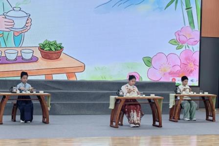 诗画茶俑绘盛唐 知行合一传文脉—— 怡景小学举行2025 语言文化节超学科学习成果展演