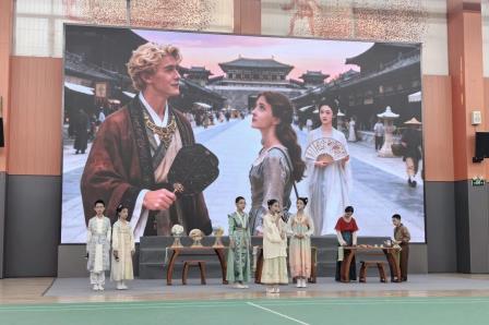 诗画茶俑绘盛唐 知行合一传文脉—— 怡景小学举行2025 语言文化节超学科学习成果展演
