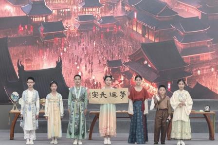 诗画茶俑绘盛唐 知行合一传文脉—— 怡景小学举行2025 语言文化节超学科学习成果展演