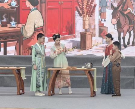 诗画茶俑绘盛唐 知行合一传文脉—— 怡景小学举行2025 语言文化节超学科学习成果展演
