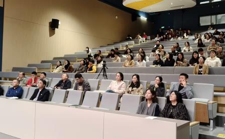 春风吹拂四十年，翠竹拔节新时代——翠竹外国语实验学校组织青年教师开展主题研修活动
