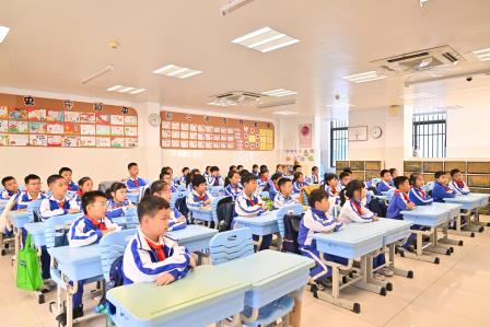安全护航元旦 志愿点亮童心 ——翠北实验小学第18周主题班会