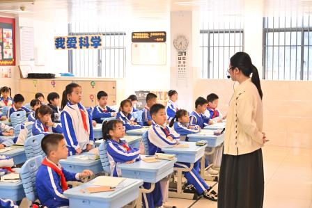 安全护航元旦 志愿点亮童心 ——翠北实验小学第18周主题班会