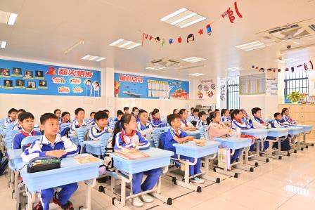 安全护航元旦 志愿点亮童心 ——翠北实验小学第18周主题班会