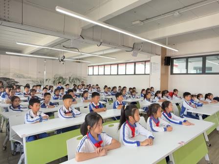 诗韵沁润童年 经典照亮成长 ——湖贝小学“阅读节”系列诗文朗诵欣赏课圆满开展