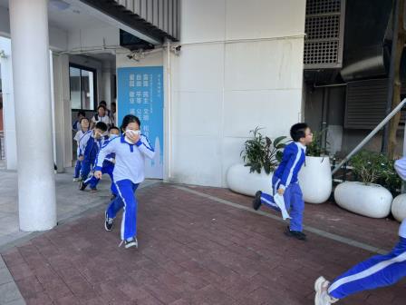筑牢安全防线，守护生命成长——深圳市翠茵学校开展消防应急疏散演练活动 