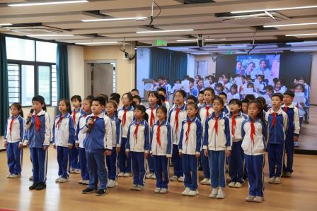 宪法伴我们成长：布心小学举行国家宪法日主题升旗仪式
