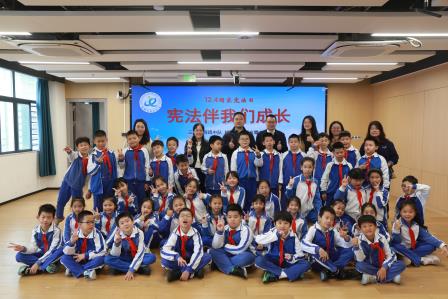 宪法伴我们成长：布心小学举行国家宪法日主题升旗仪式