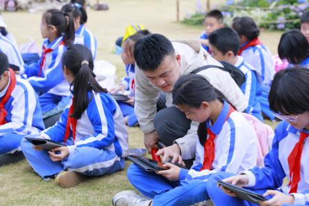 从一棵树读懂一座城——深圳市仙桐实验小学“行走思政课”在仙湖植物园生动开讲