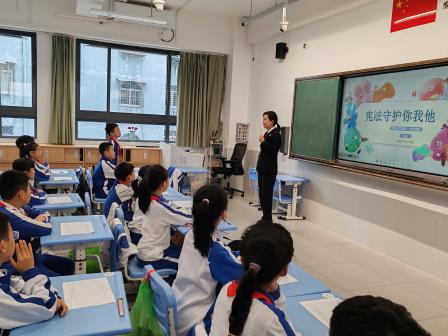 宪法守护你我他，法治阳光照童心——深圳市东晓小学“宪法宣传周”之“法治宣传讲座”