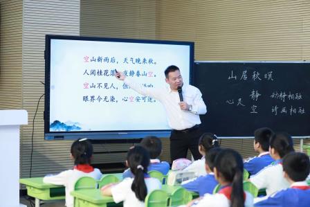 研修赋能促变革   素养课堂新样态 ——广东省中小学“百千万人才培养工程”省培项目暨广东省陈荪名教师工作室、赵红燕名班主任工作室联合研修（第二天语文专场）