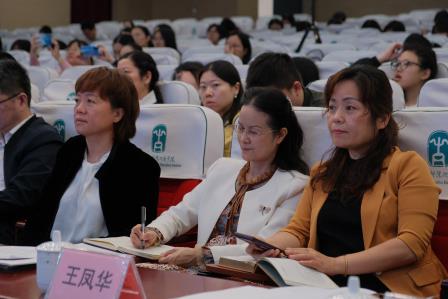 研修赋能促变革   素养课堂新样态 ——广东省中小学“百千万人才培养工程”省培项目暨广东省陈荪名教师工作室、赵红燕名班主任工作室联合研修（第二天语文专场）