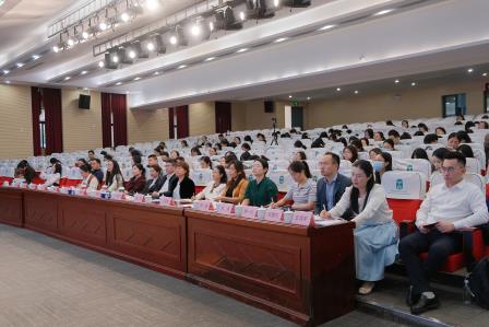 研修赋能促变革   素养课堂新样态 ——广东省中小学“百千万人才培养工程”省培项目暨广东省陈荪名教师工作室、赵红燕名班主任工作室联合研修（第二天语文专场）