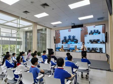 法润童心，与法同行——湖贝小学开展法治教育实践活动