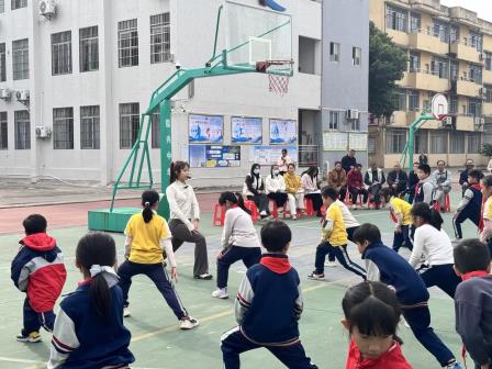 校际携手共研啦啦操 赋能新成长 ——靖轩小学赴怀集县幸福中心小学开展体育专项交流活动