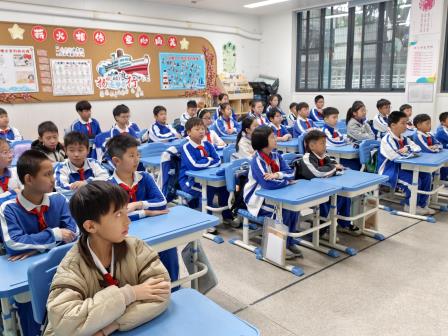 食品安全记心间，健康快乐每一天 ——翠北实验小学第14周主题班会
