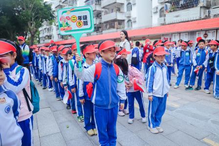 青青世界探生态奥秘 魔法乐园寻科技奇缘——罗芳小学开展2025年秋季学生社会实践
