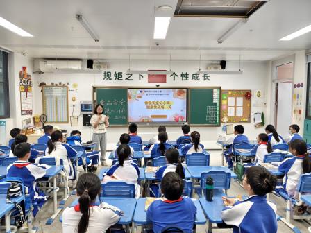 食品安全记心间，健康快乐每一天 ——翠北实验小学第14周主题班会