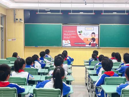 深圳市红桂小学举行“宪法伴我成长”主题升旗仪式