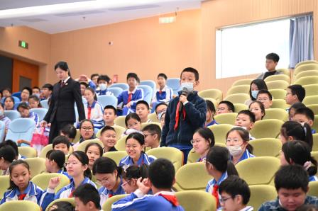 “宪”在行动，“法”润童心——深圳市莲南小学宪法宣传周系列活动纪实