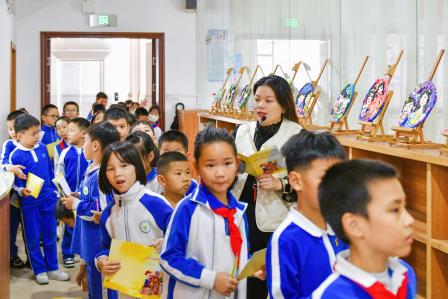 探秘“书香宝藏屋”，争做合格小向导——深圳市景贝小学开展“认识图书馆”项目式学习活动