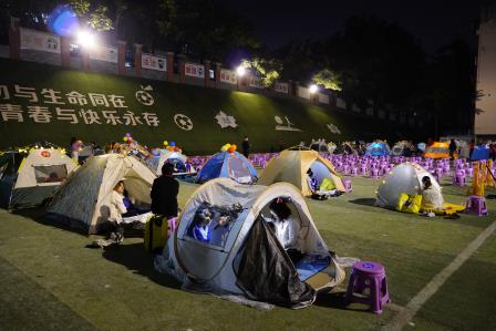 星光伴书香帐篷阅童年——凤光小学亲子家庭共赴沉浸式阅读之约