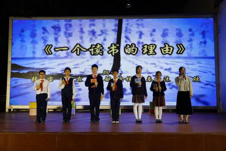 星光伴书香帐篷阅童年——凤光小学亲子家庭共赴沉浸式阅读之约